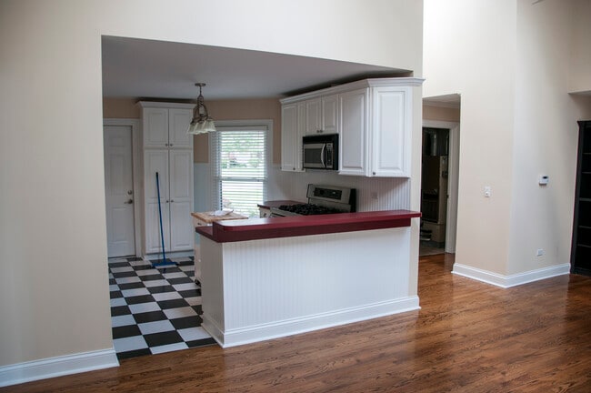 2138 Stirrup Ln in Wheaton, IL - Building Photo - Building Photo