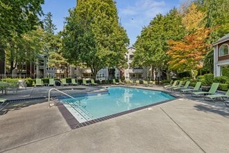 Fulton's Crossing and Landing in Everett, WA - Foto de edificio - Building Photo