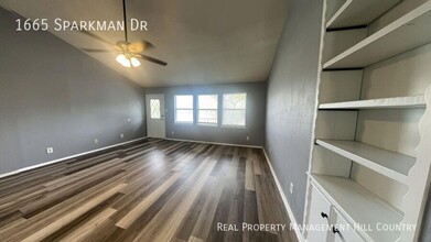 1665 Sparkman Dr in Boerne, TX - Building Photo - Building Photo