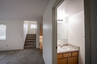 Alpine Lake Apartments in Jackson, MI - Building Photo - Building Photo