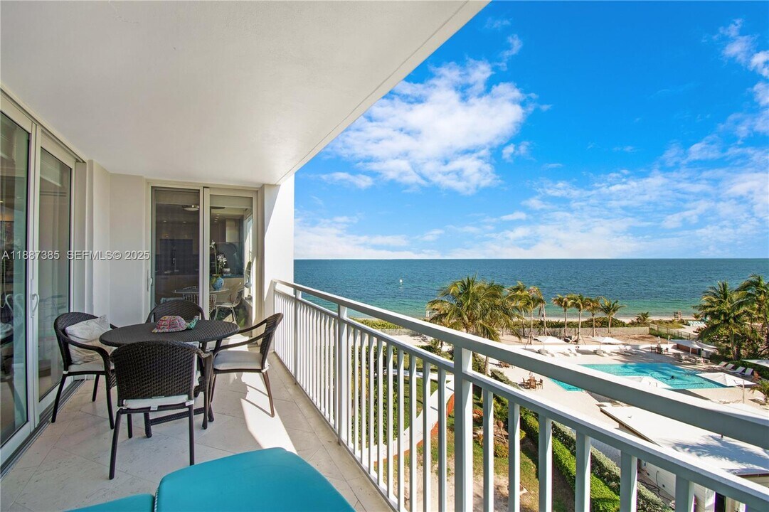 613 Ocean Dr in Key Biscayne, FL - Building Photo