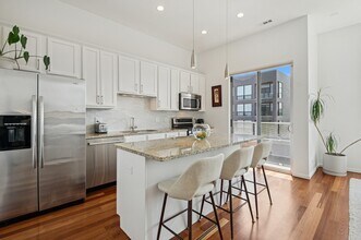 1719 N Western Ave in Chicago, IL - Foto de edificio - Building Photo