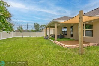 649 SW Fair Ave in Port St. Lucie, FL - Foto de edificio - Building Photo