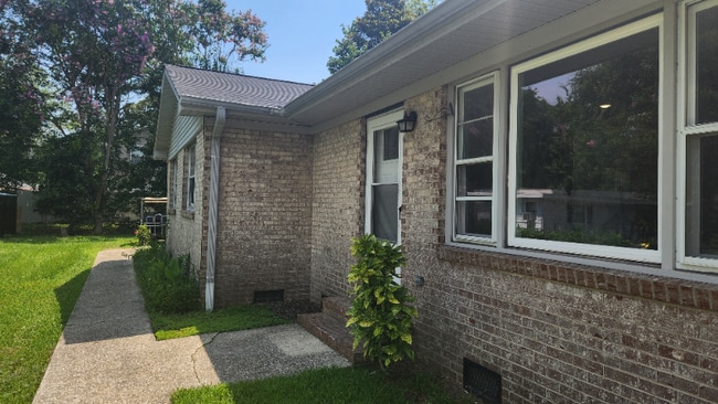 626 Surfside Dr