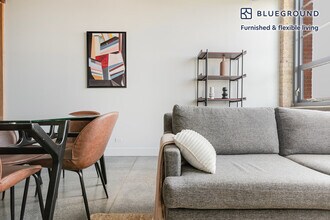 2061 N Southport Ave in Chicago, IL - Building Photo - Building Photo