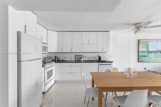 345 Ocean Dr in Miami Beach, FL - Building Photo - Building Photo