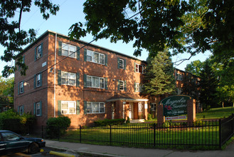 Magnolia Gardens in Harrisburg, PA - Foto de edificio - Building Photo