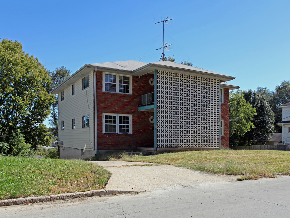 1743 Winchester Ave in Kansas City, MO - Foto de edificio