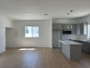 9751 E Ave Q4 in Palmdale, CA - Building Photo - Building Photo