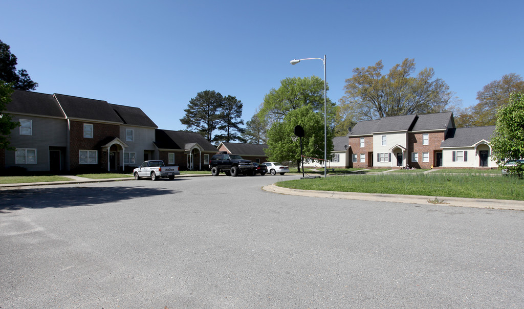 404452 E Lizzie St Apartments Selma, NC Apartments For Rent