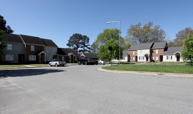 404-452 E Lizzie St in Selma, NC - Building Photo - Building Photo