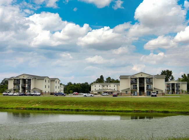 Lake Logan Apartments in Carterville, IL - Building Photo - Building Photo