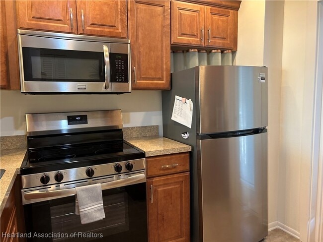 2131 Lakeview Dr in Sebring, FL - Building Photo - Building Photo