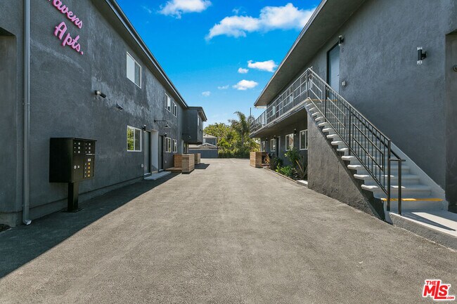 2922 Hauser Blvd in Los Angeles, CA - Building Photo - Building Photo