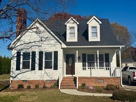 820 Westwood Dr in Elon, NC - Building Photo