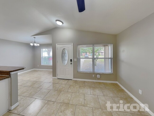 5127 Pineland Ave in Port Orange, FL - Building Photo - Building Photo