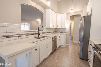 1022 N Bogle Ave in Chandler, AZ - Building Photo - Building Photo