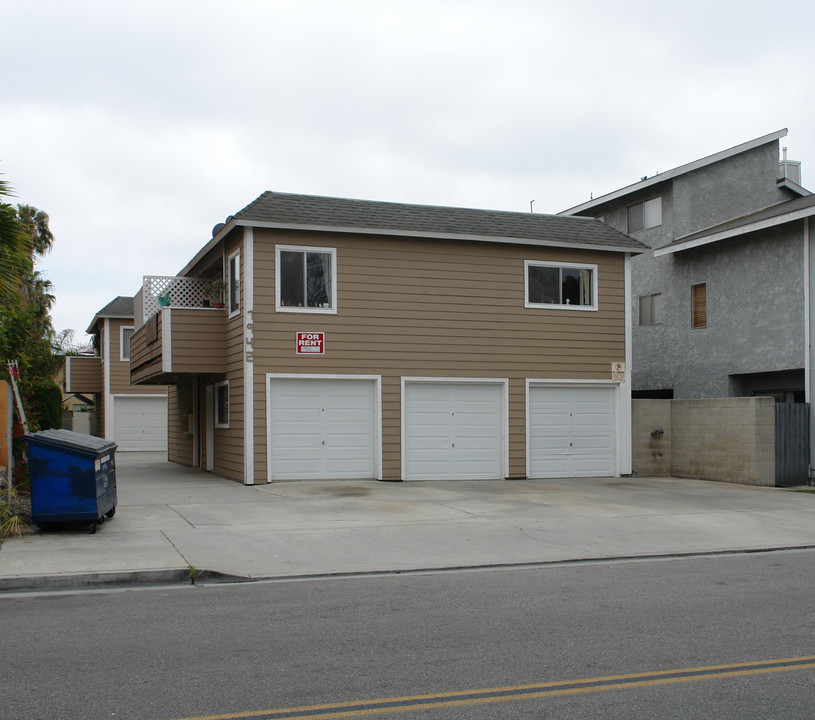 7942 Holt Ave in Huntington Beach, CA - Building Photo