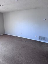 205 Barrett Pl in Edmond, OK - Building Photo - Building Photo