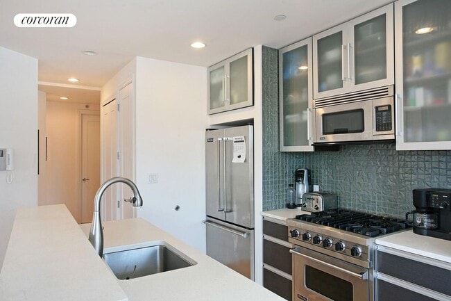10-50-50 Jackson Ave in Queens, NY - Building Photo - Building Photo