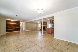 1215 Rockingham Dr in Clinton, MS - Foto de edificio - Building Photo