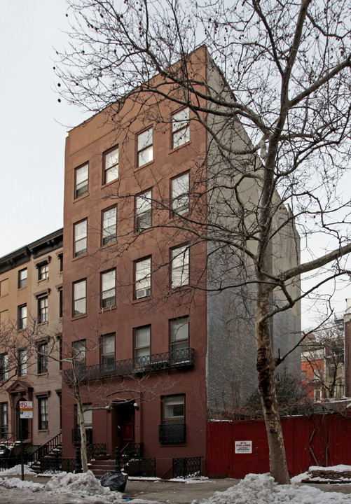 403 W 21st St in New York, NY - Building Photo