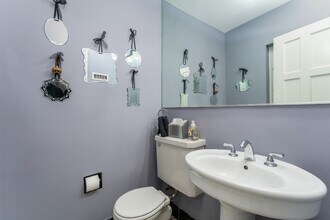 11 Chelsea Dr in Port Washington, NY - Building Photo - Building Photo