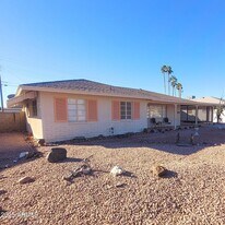 8229 E Cambridge Ave in Scottsdale, AZ - Building Photo