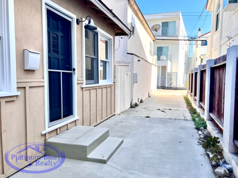 216 Avenue H-Unit -C in Redondo Beach, CA - Building Photo