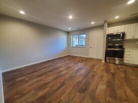 2322 College St, Unit 7 in Cedar Falls, IA - Building Photo