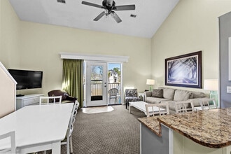 212 Double Eagle Dr in Myrtle Beach, SC - Foto de edificio - Building Photo