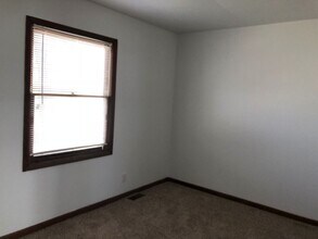1217 95th Ave W in Rock Island, IL - Building Photo - Building Photo