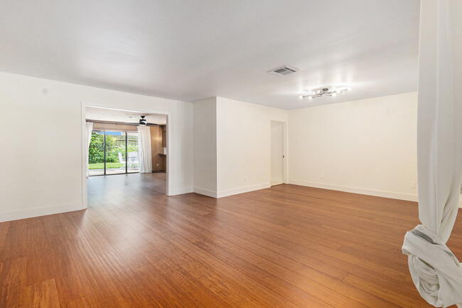 4831 Spellman Rd in Houston, TX - Building Photo - Building Photo
