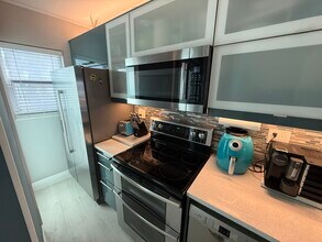 3250 NE 28th St, Unit LeCercle By The Beach#212 in Fort Lauderdale, FL - Building Photo - Building Photo