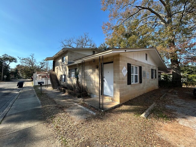 2150 Saxon St in Tallahassee, FL - Foto de edificio - Building Photo