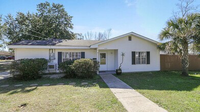 1806 Curcor Dr in Gulfport, MS - Building Photo - Building Photo