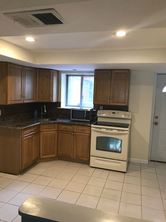 78 Morewood Dr in Smithtown, NY - Building Photo