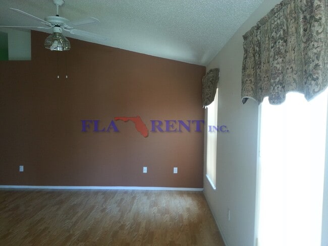 property at 319 English Oak Ct