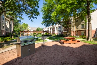 Crown Chase in Tulsa, OK - Foto de edificio - Building Photo