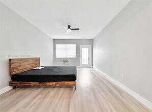 934 Meridian Ave in Miami Beach, FL - Building Photo - Building Photo