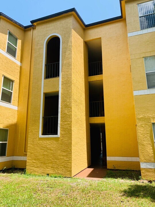 4572 Commander Dr in Orlando, FL - Building Photo