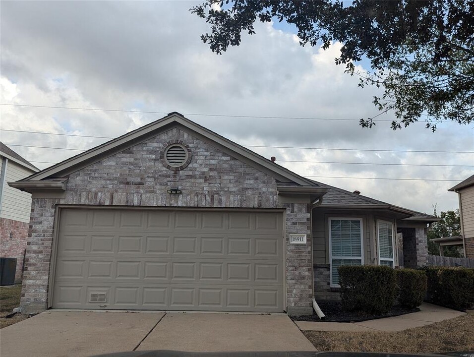 18911 Winding Stream Ln in Houston, TX - Building Photo