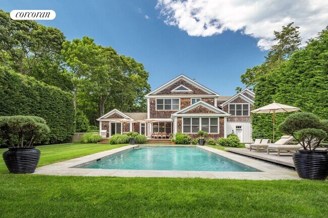 38 Fresh Pond Rd in Sag Harbor, NY - Building Photo - Building Photo