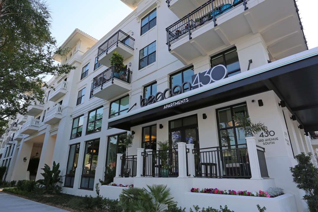 Beacon 430 in St. Petersburg, FL - Building Photo