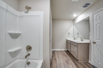 Villas at College Park in San Antonio, TX - Building Photo - Building Photo