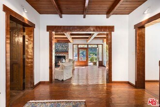 2562 Mandeville Canyon Rd in Los Angeles, CA - Building Photo - Building Photo