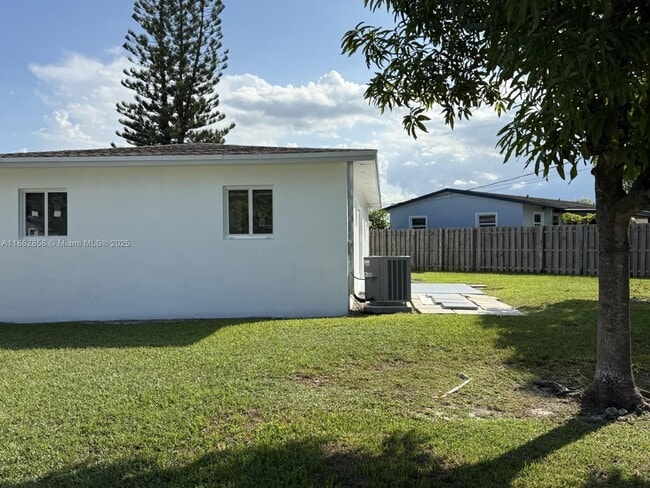 11805 SW 185th St in Miami, FL - Building Photo - Building Photo