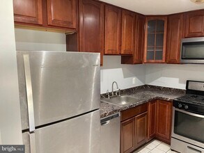 5106 F St SE, Unit 8 in Washington, DC - Foto de edificio - Building Photo