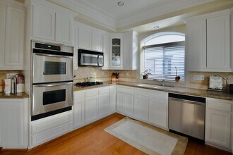 2212 Marshallfield Ln in Redondo Beach, CA - Building Photo - Building Photo