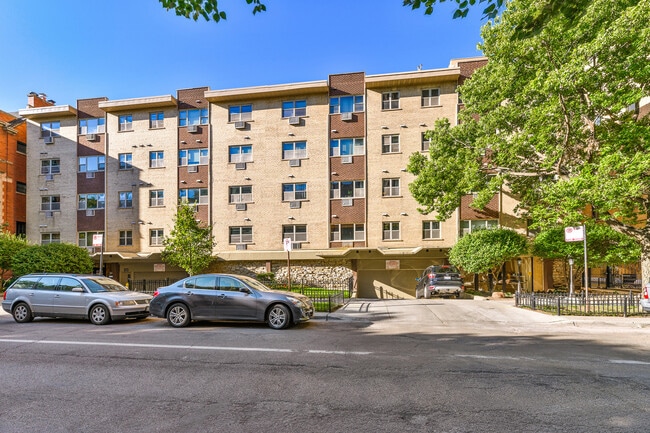 property at 420 W Aldine Ave
